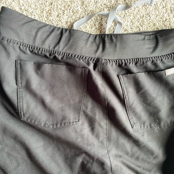 FIGS Zamora Black Jogger Scrub Pants Women's - Picture 6 of 7